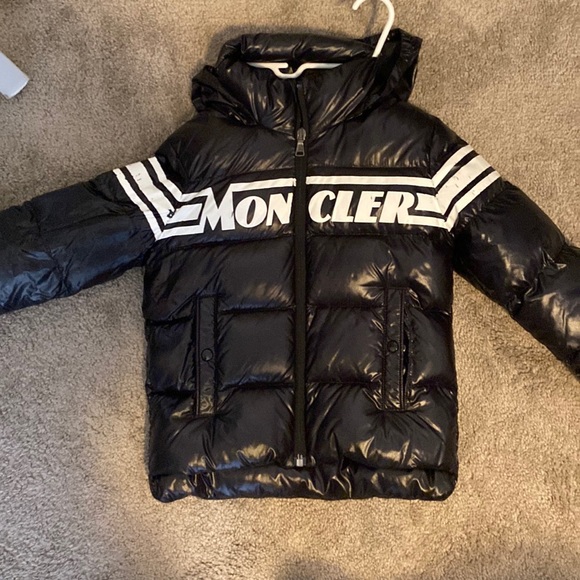 Too small - Picture 1 of 8